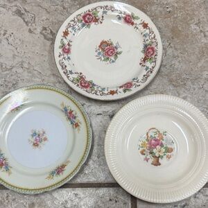 Floral Patterned Ceramic Plate Set